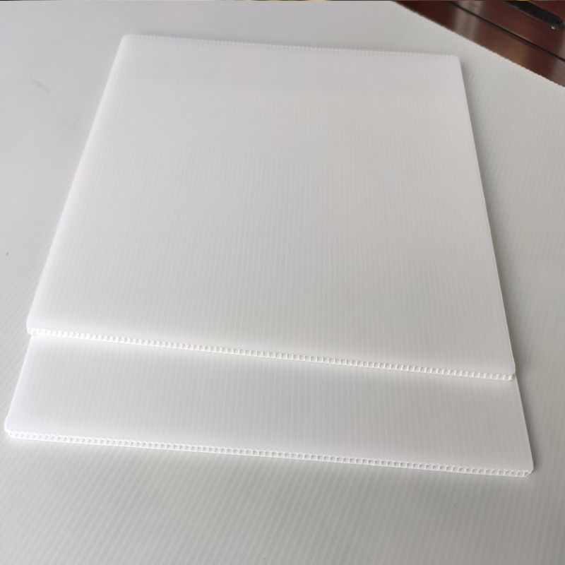 Lembaran Plastik Bergelombang ROHS 6mm Daur Ulang Coroplast 4 X 8 Lembar