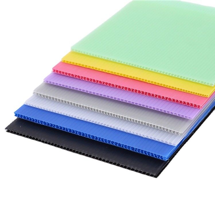Lembar corflute 2mm 3mm 4mm 5mm 6mm 7mm lembaran plastik bergelombang papan koreks polipropilena honeycomb panel