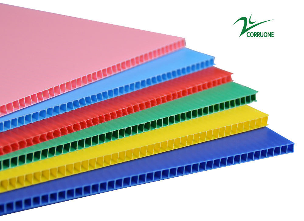 4ft X 8ft Twin Wall Corrugated Plastic Sheets UV Resistance Untuk Kemasan Ramah Lingkungan
